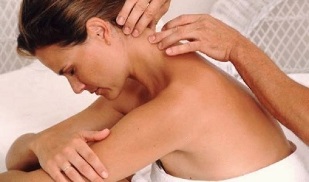 Massaggio terapeutico per condrosi della cervice