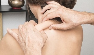 Massaggio per l'osteocondrosi cervicale