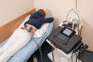 Elettroforesi prescritto a pazienti per il trattamento della parte bassa della schiena dolore e l'infiammazione